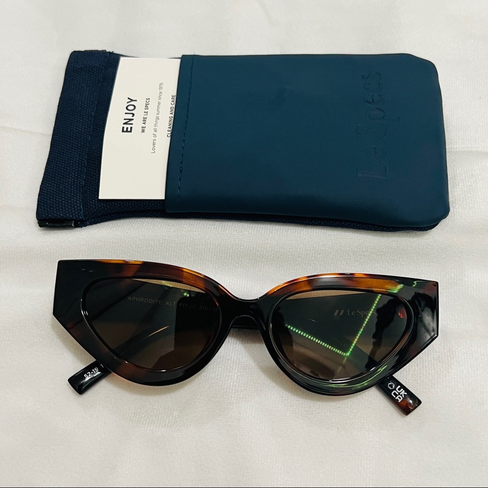 Le Specs Aphrodite alt fit sunglasses